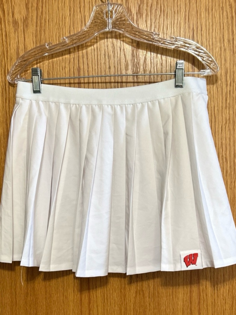 Wisconsin Badgers White Pleated Skirt w/ Wisconsin W Logo Patch large Pullon